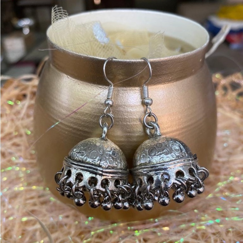Pretty jhumkas in German silver. BRAND NEW. NEVER USED. - Picture 2 of 3